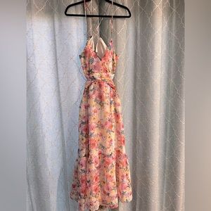 Lulu's Dresses | NWOT Floral Open-Back Dress| Size: M |